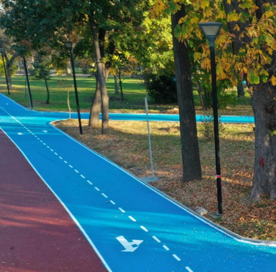 Outdoor resin footpath